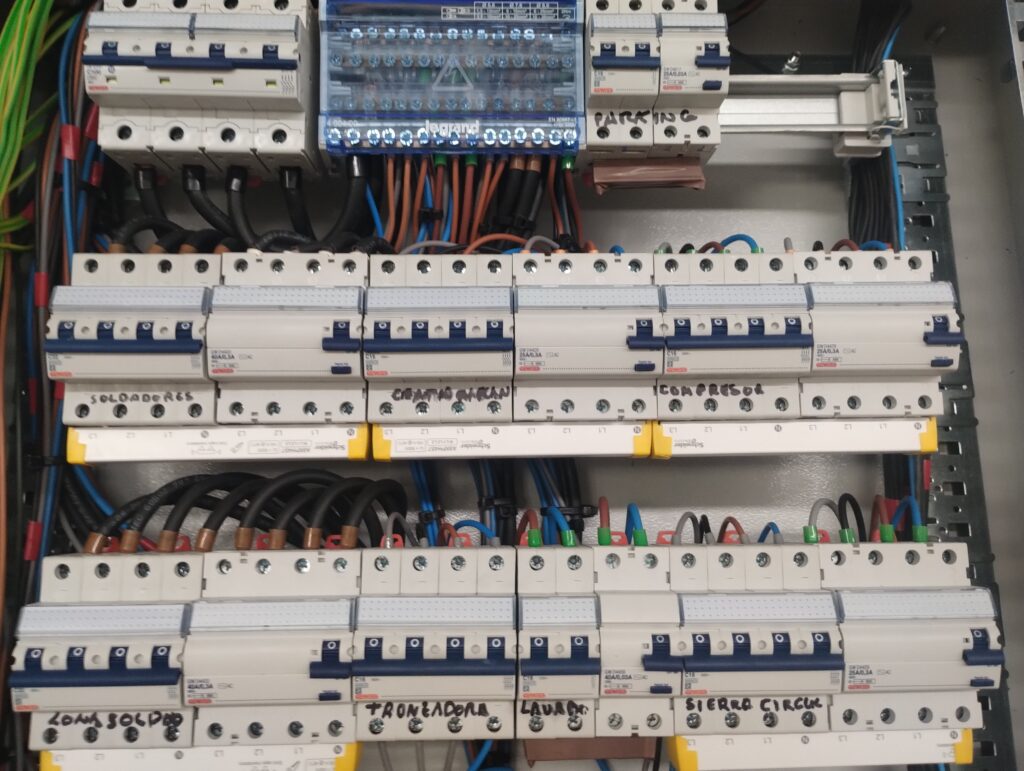 Traslado de cuadros eléctricos a plantas superiores​