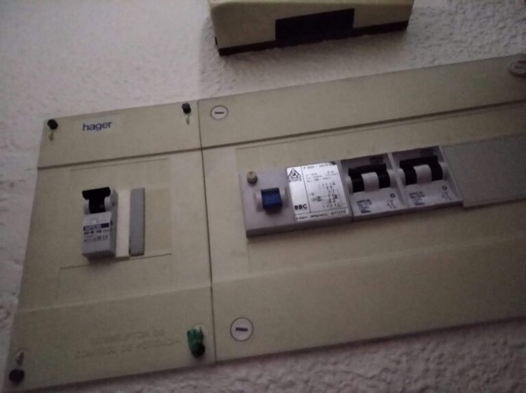 Aitor Abellán Electricidad Villena cuadro eléctrico