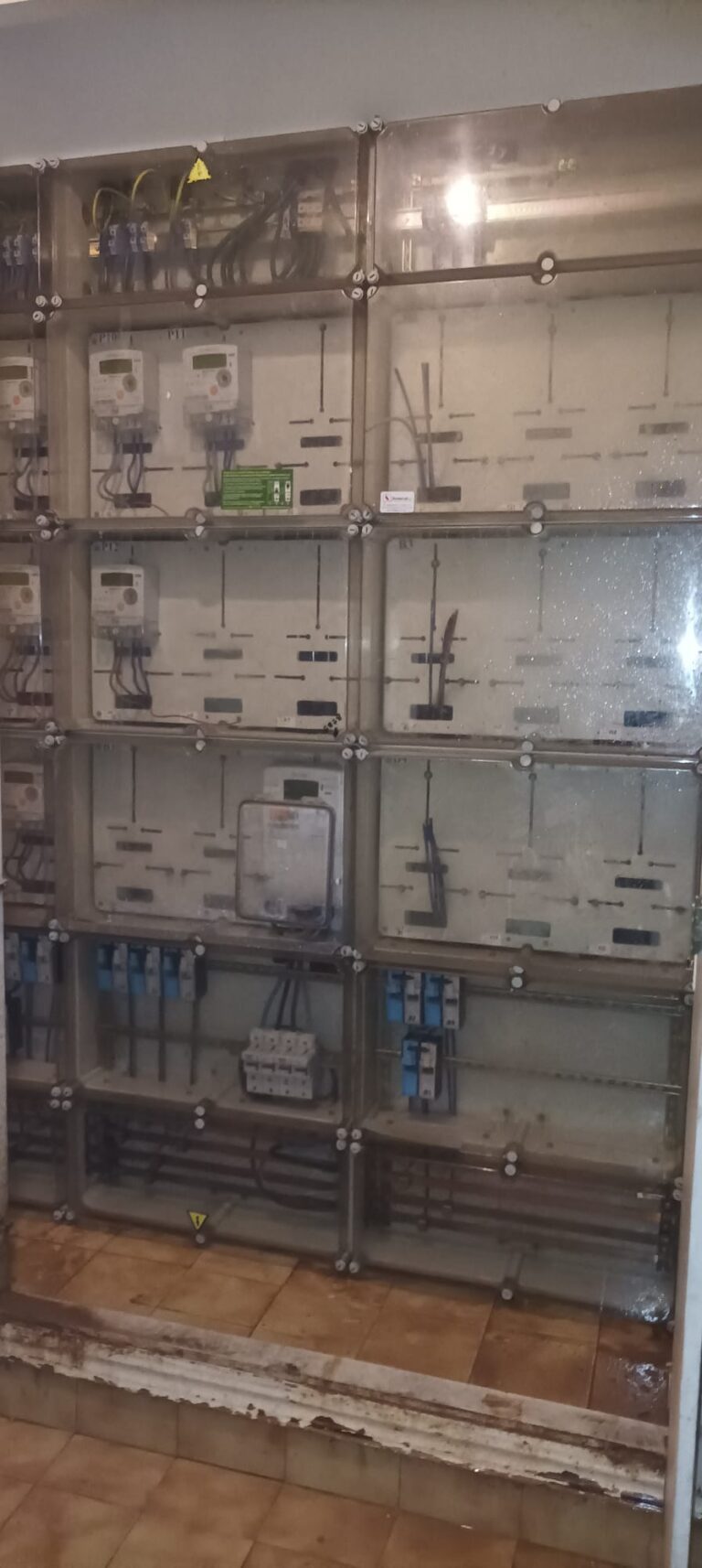 Limpieza de cuadros eléctricos en comunidades de propietarios