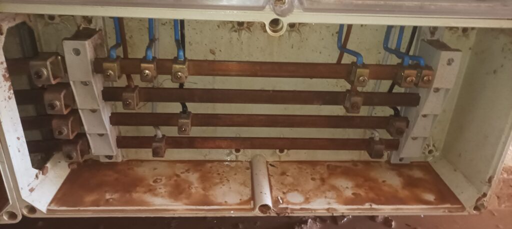 Limpieza de cuadros eléctricos en comunidades de propietarios