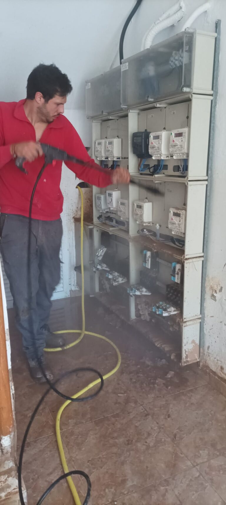 Limpieza de cuadros eléctricos en comunidades de propietarios