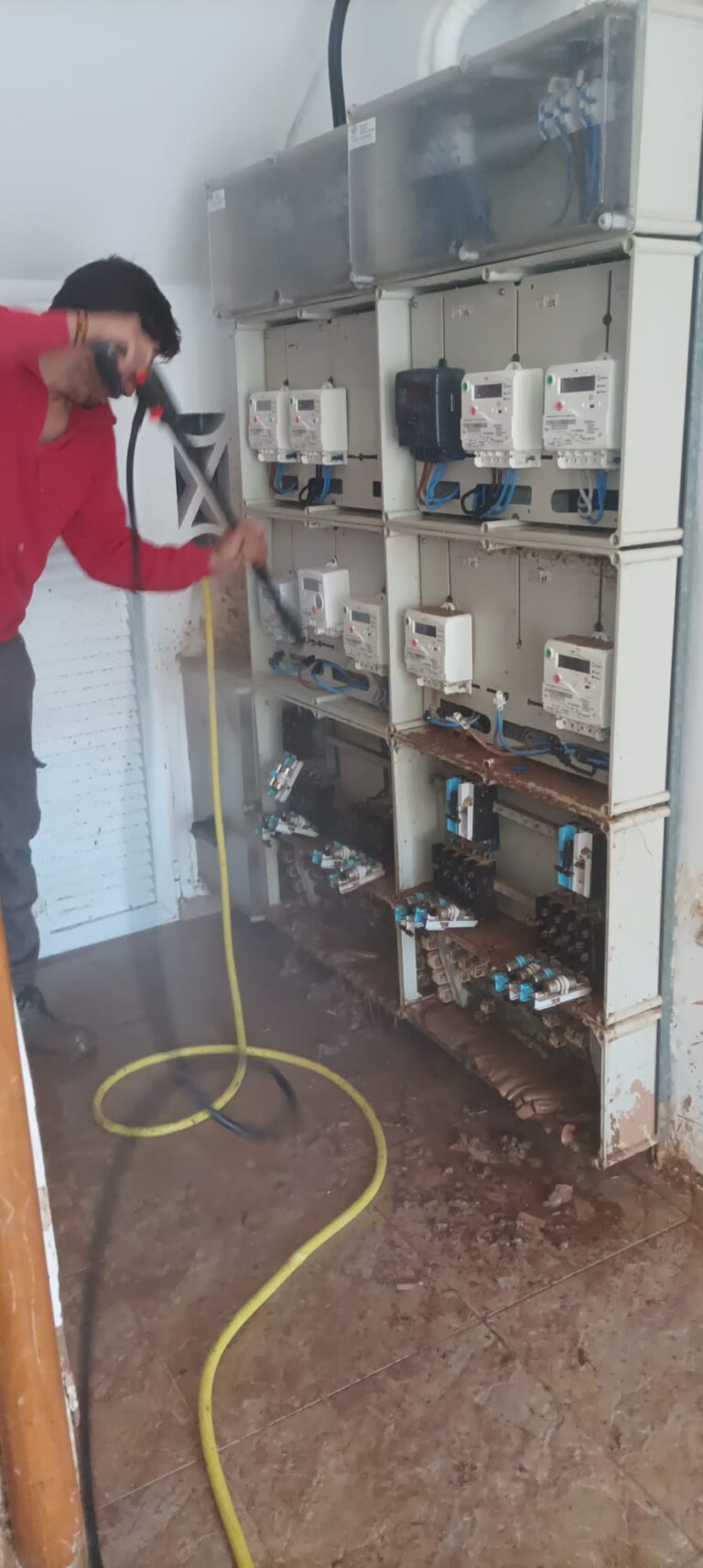 Limpieza de cuadros eléctricos en comunidades de propietarios