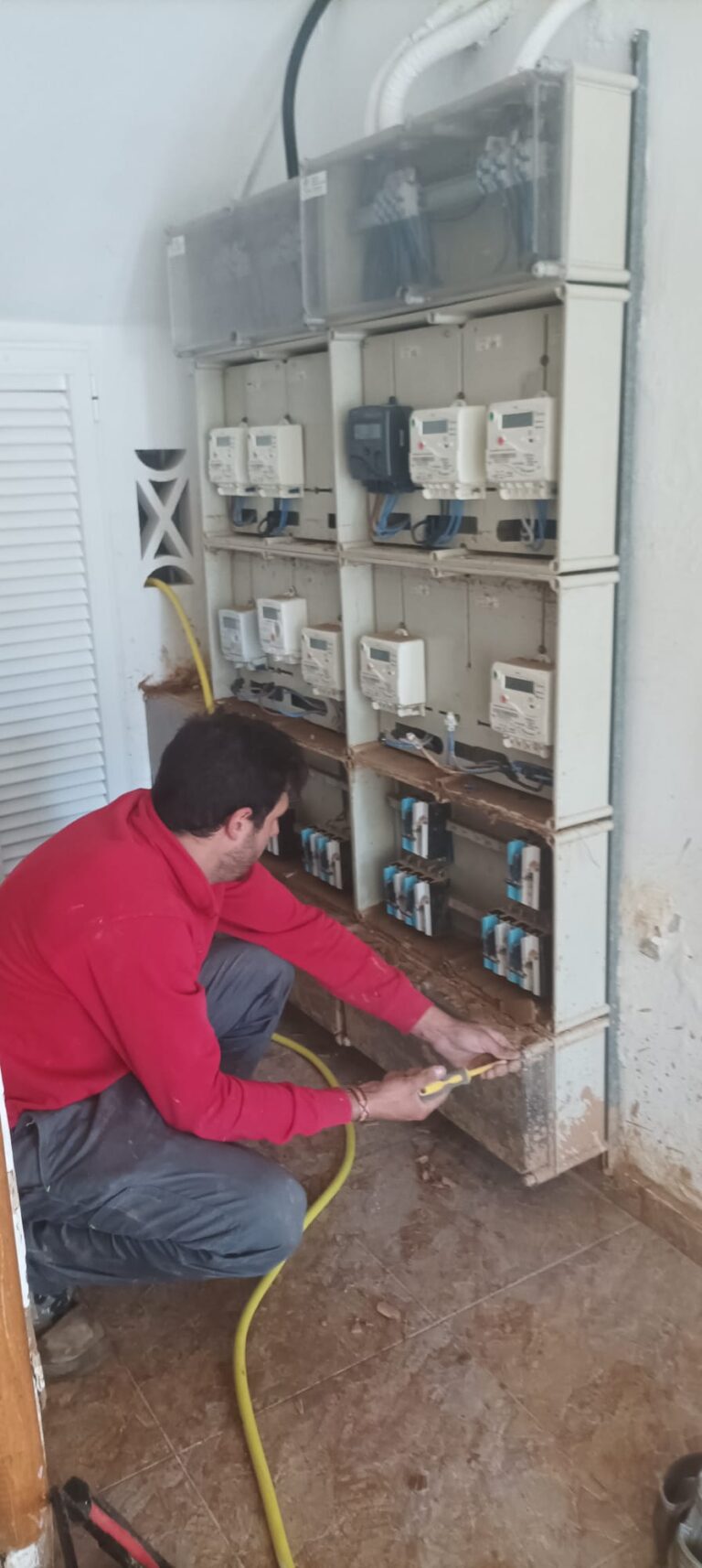 Limpieza de cuadros eléctricos en comunidades de propietarios