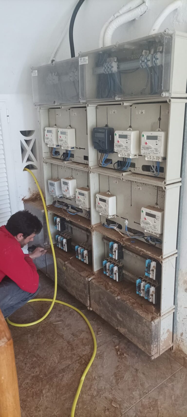 Limpieza de cuadros eléctricos en comunidades de propietarios