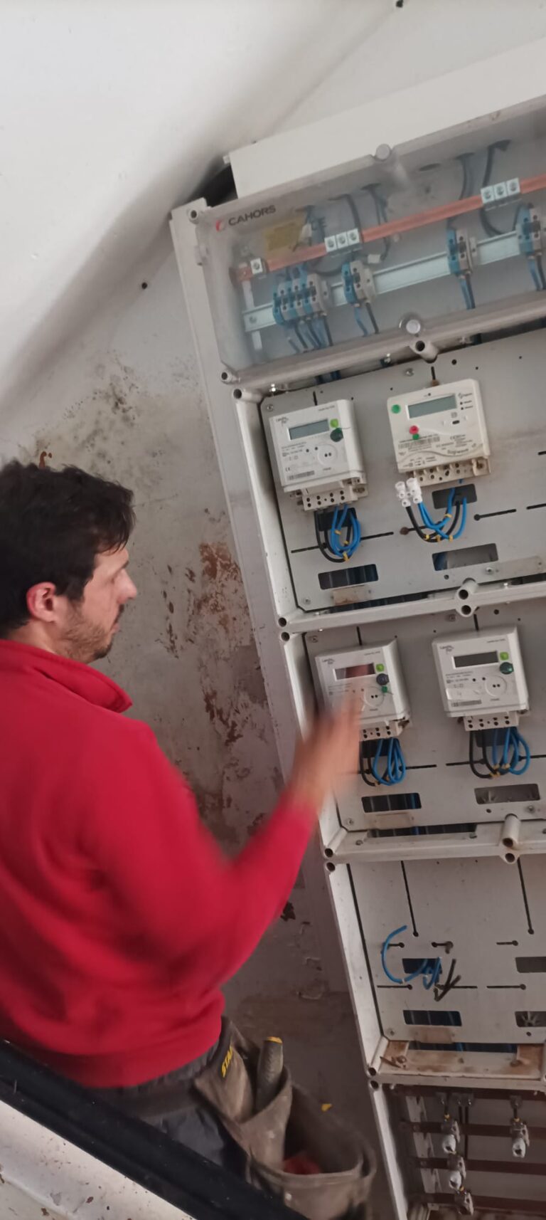 Limpieza de cuadros eléctricos en comunidades de propietarios