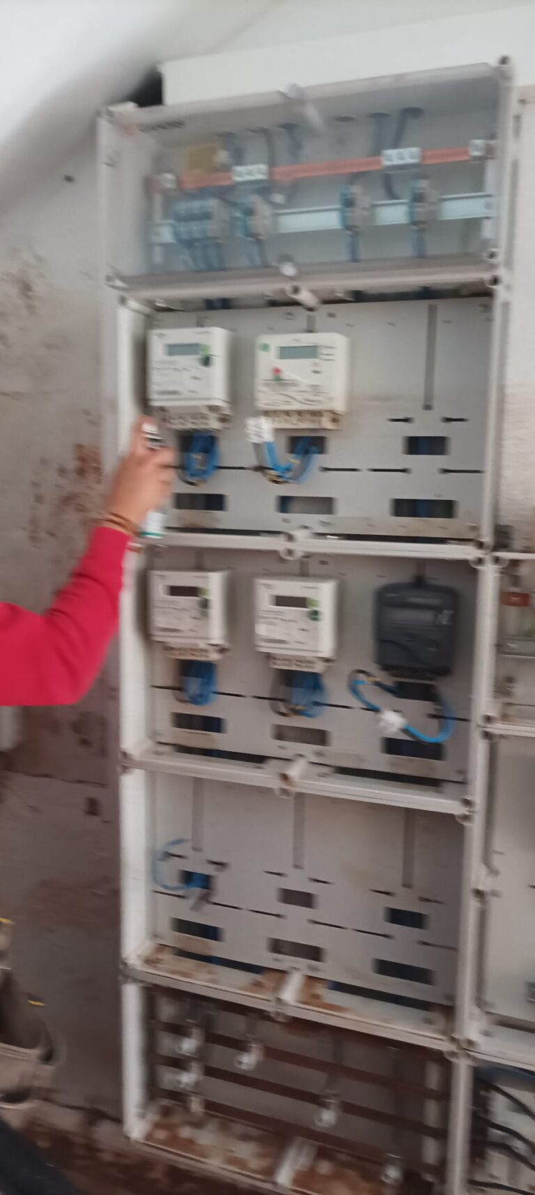 Limpieza de cuadros eléctricos en comunidades de propietarios