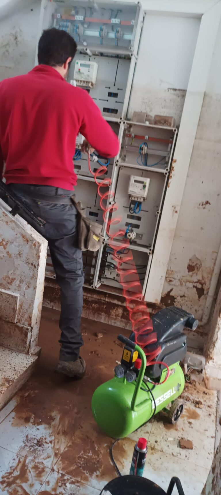 Limpieza de cuadros eléctricos en comunidades de propietarios