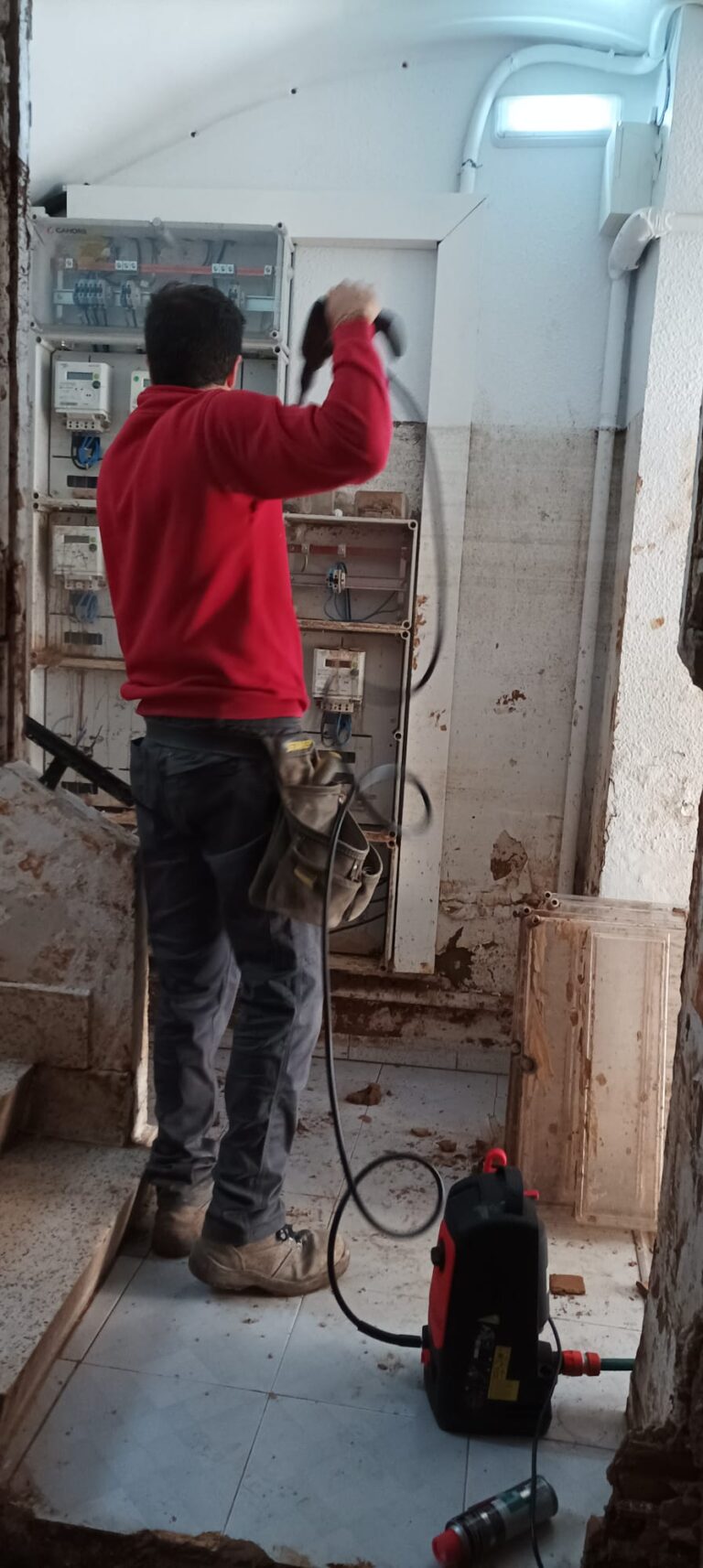 Limpieza de cuadros eléctricos en comunidades de propietarios