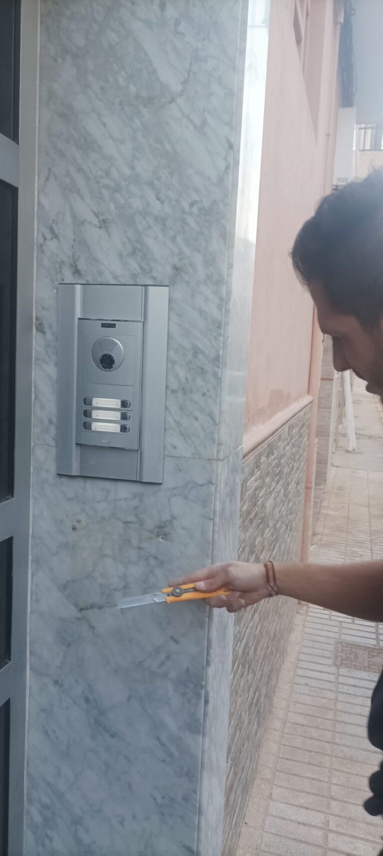 Reparación de telefonillos en Paiporta tras la DANA