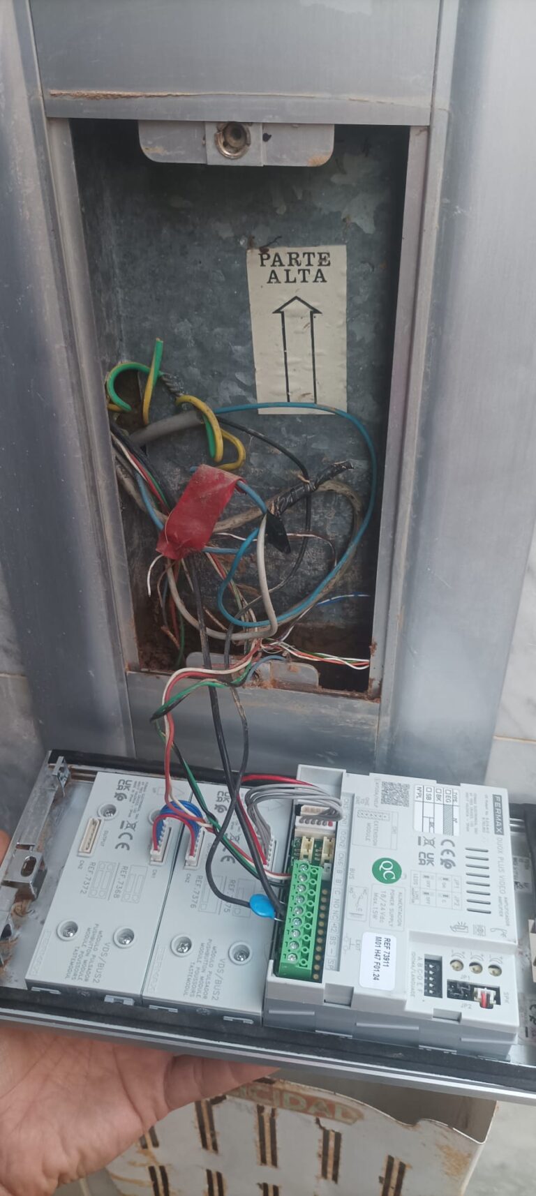 Reparación de telefonillos en Paiporta tras la DANA