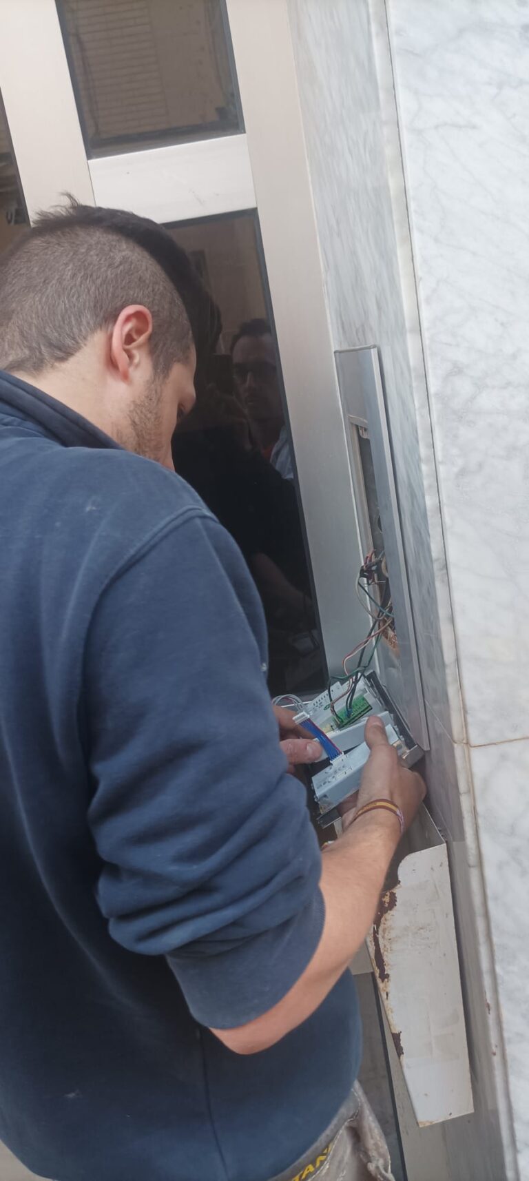 Reparación de telefonillos en Paiporta tras la DANA